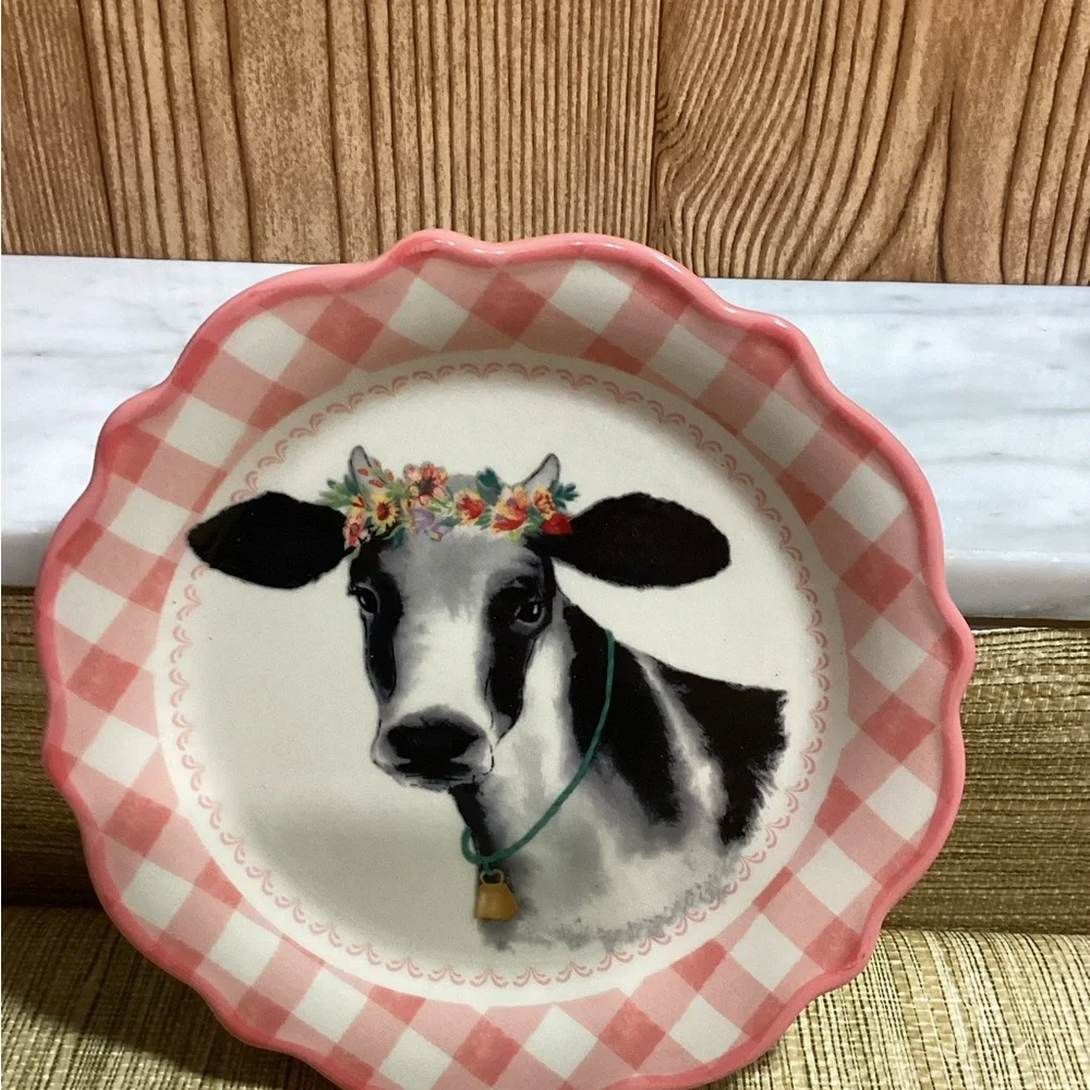 New The Pioneer Woman Cream Scalloped Plate with Cows